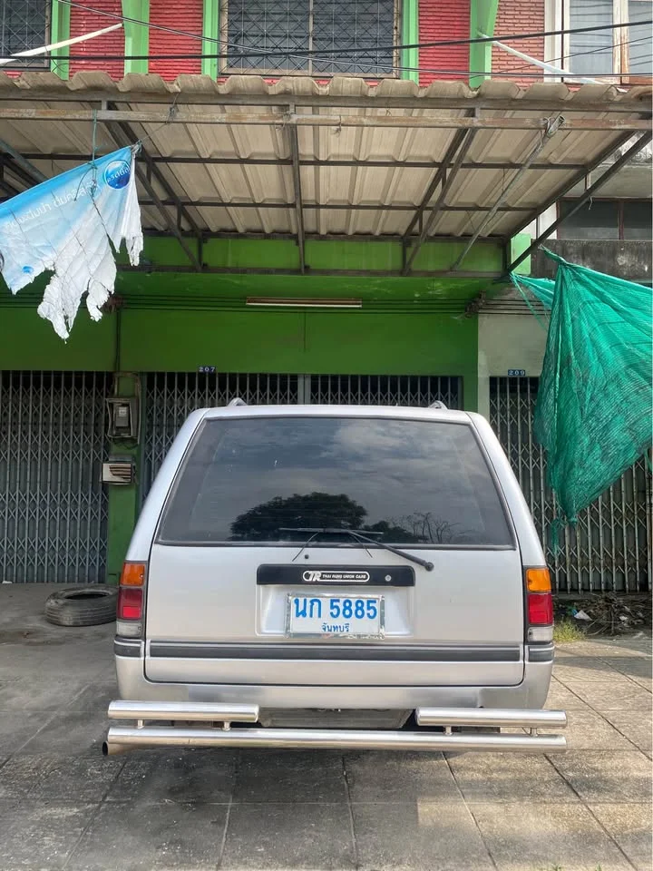 1990 Isuzu TFR III 3