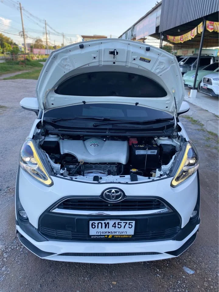 2017 Toyota Sienta II 3