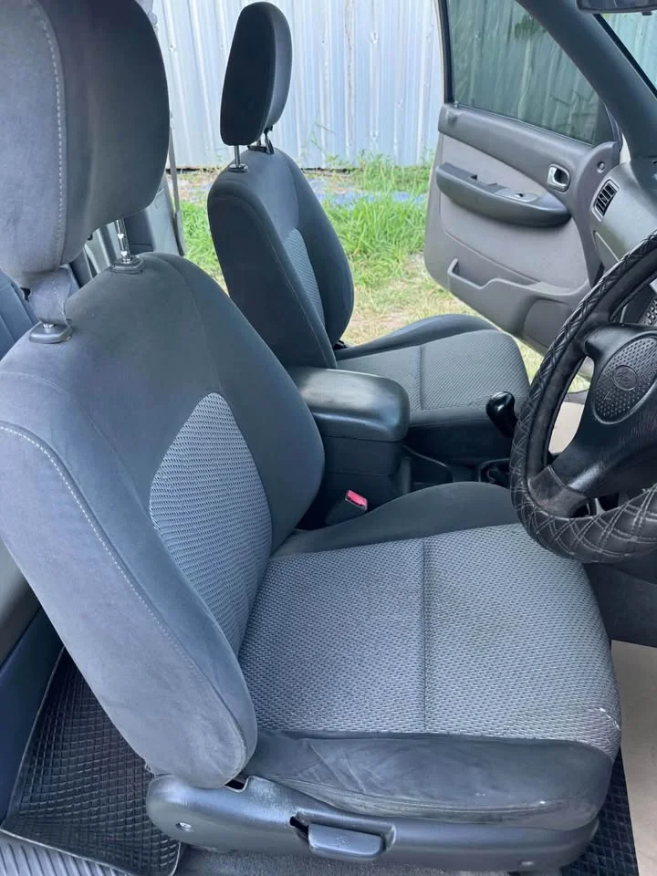 2006 Mazda 2500 Fighter V 2