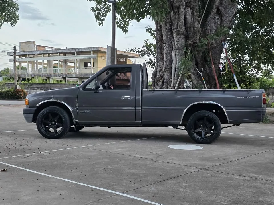 1990 Isuzu TFR III 2