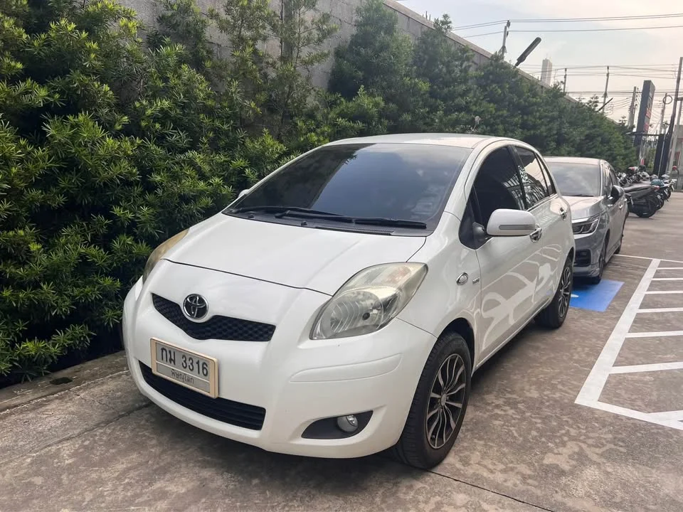 2010 Toyota Yaris II 2