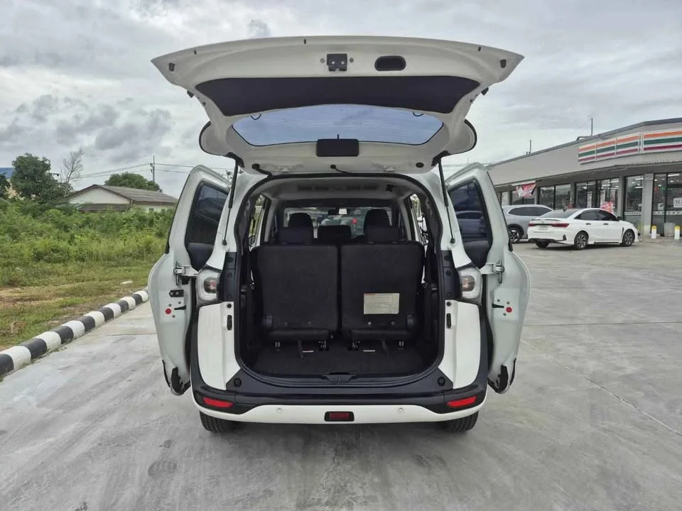2017 Toyota Sienta II 3