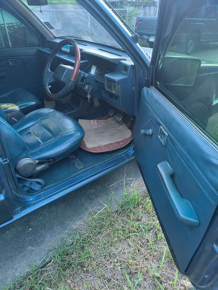 1992 Mitsubishi Triton II 2