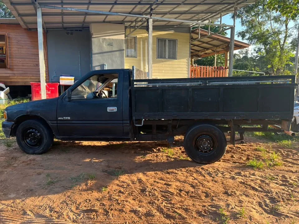 1990 Isuzu TFR III 3