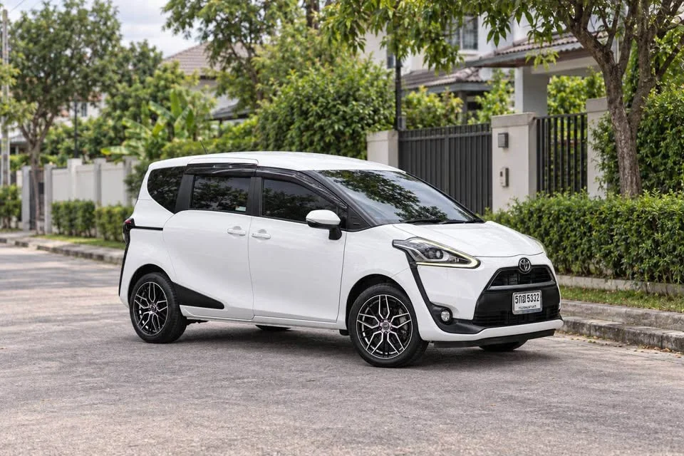 2016 Toyota Sienta II 2