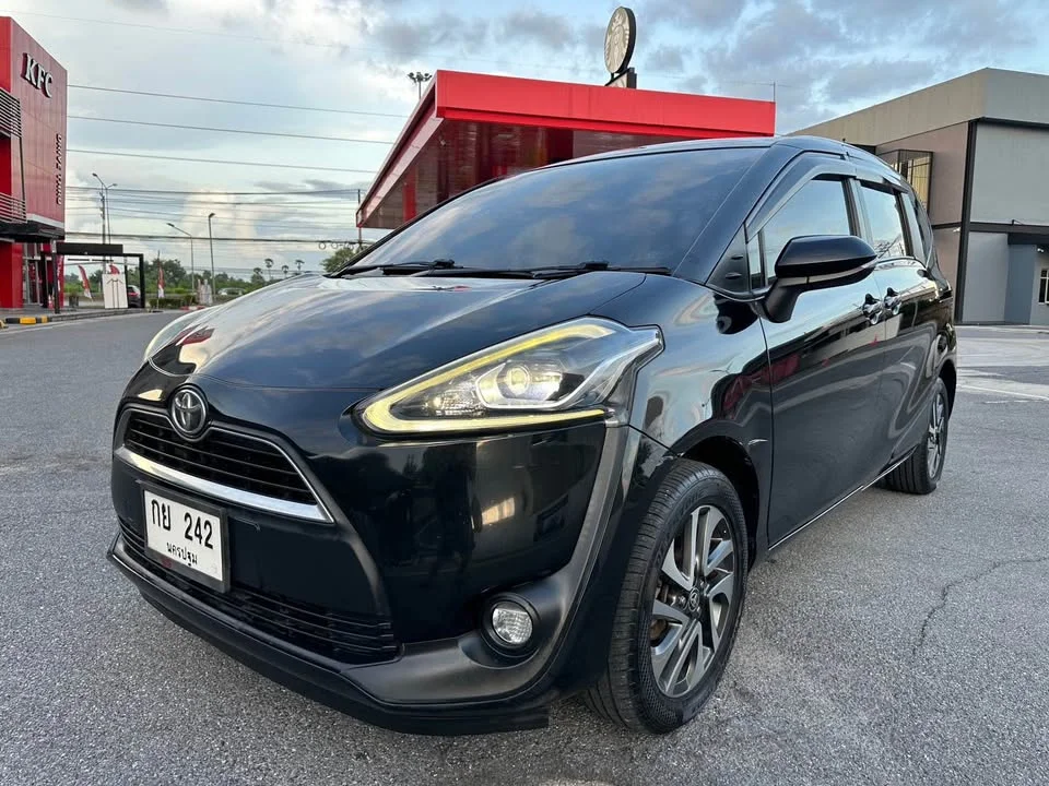 2017 Toyota Sienta II 3