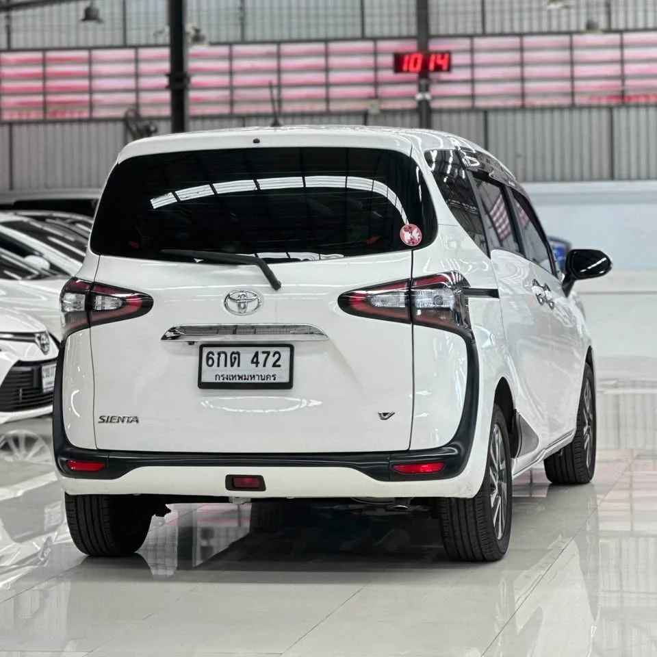 2017 Toyota Sienta II 3