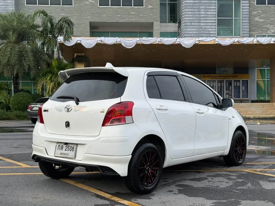 2010 Toyota Yaris II 3