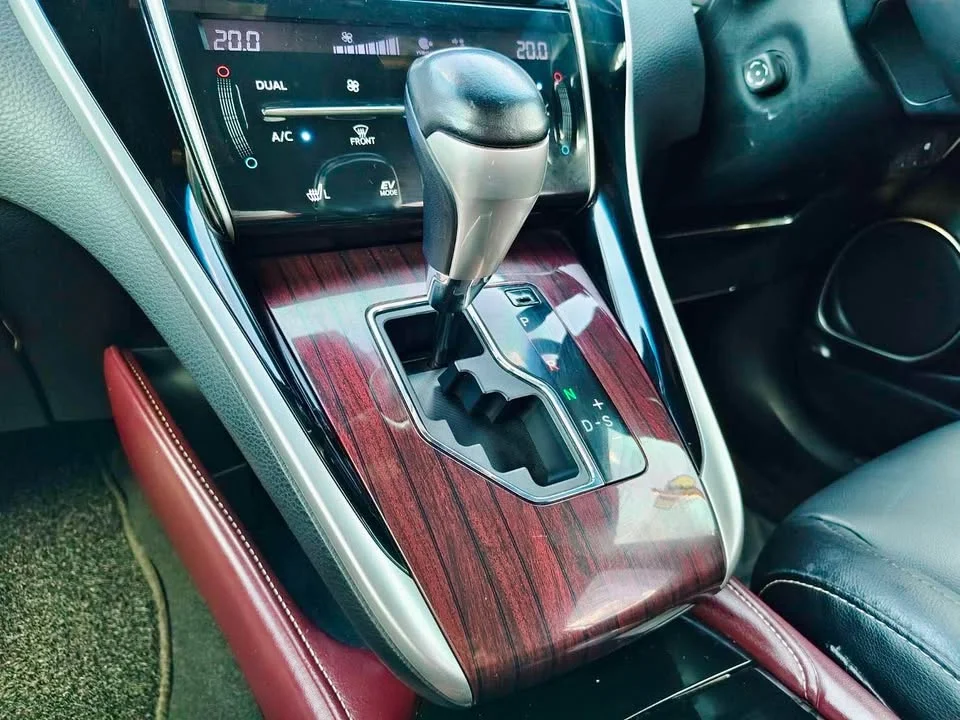 2015 Toyota Harrier III 3