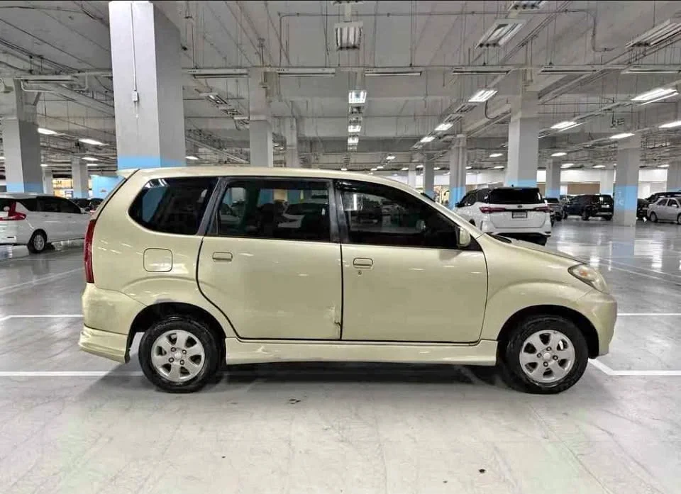 2004 Toyota Avanza I 3