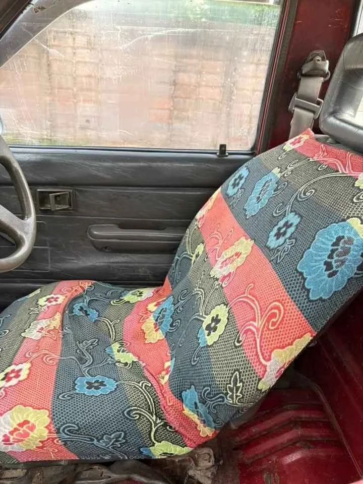 1990 Toyota Hilux Mighty-X V 2