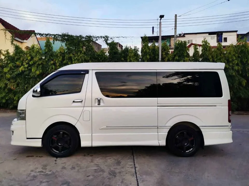 2013 Toyota HiAce V (H200) 3