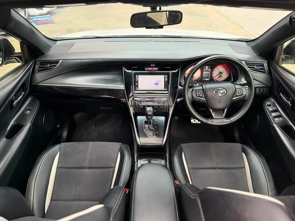 2015 Toyota Harrier III 2
