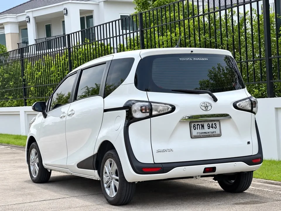 2017 Toyota Sienta II 3
