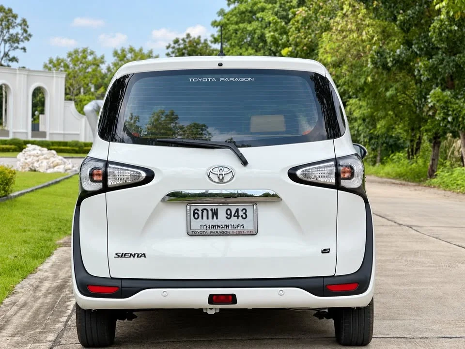 2017 Toyota Sienta II 2