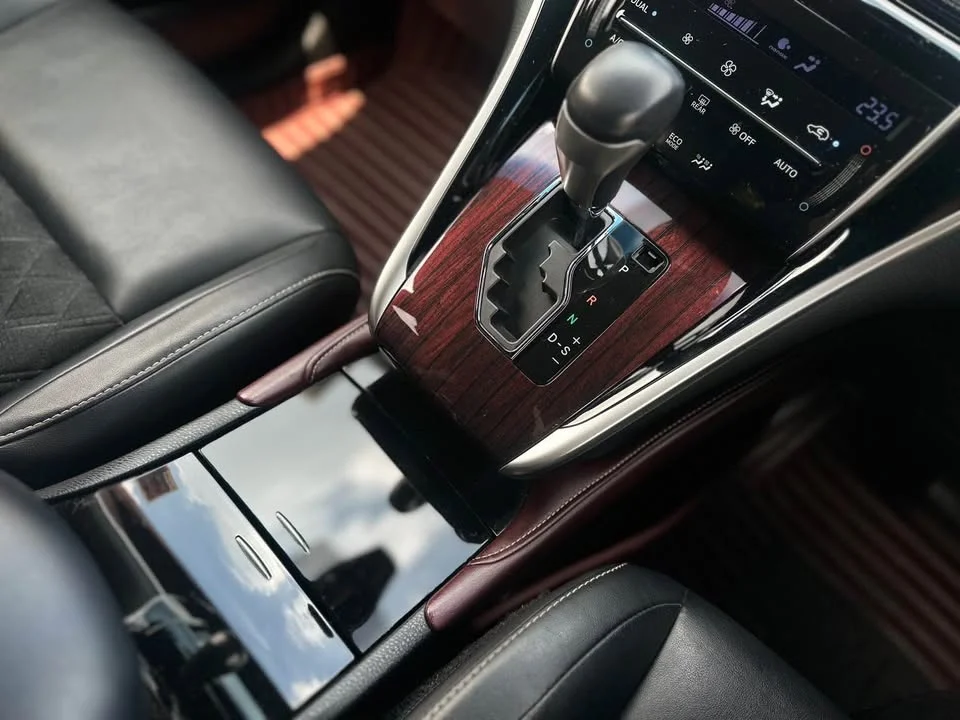2014 Toyota Harrier III 2