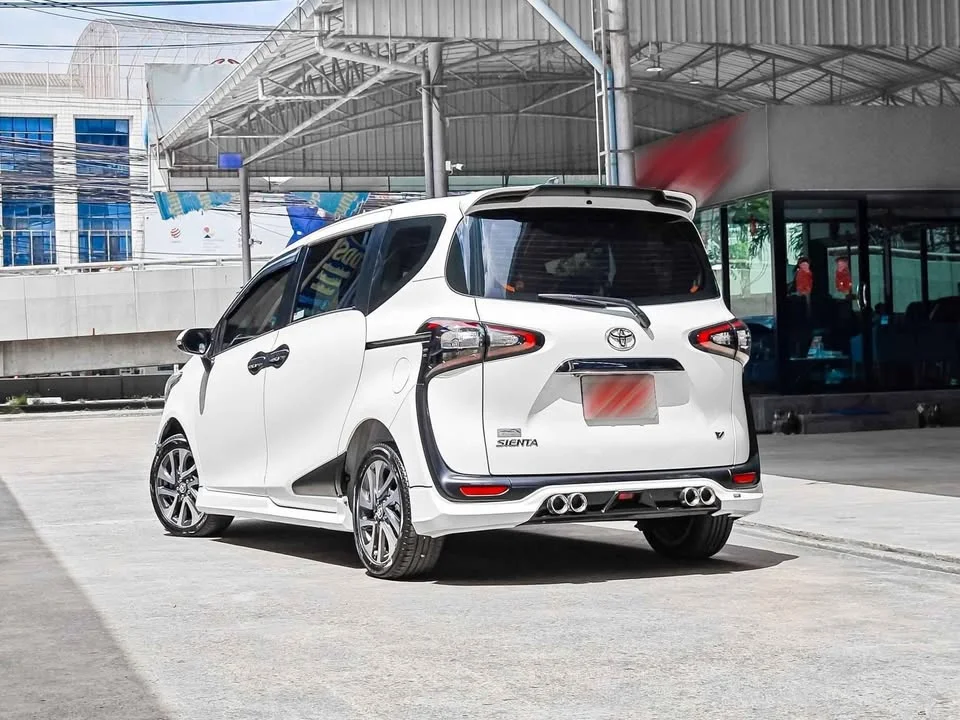 2017 Toyota Sienta II 2