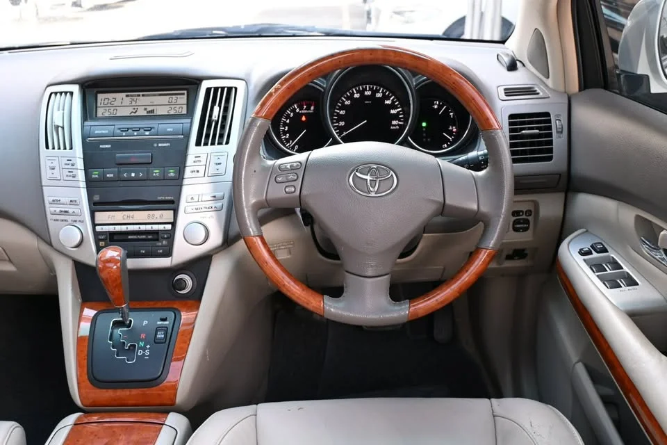 2010 Toyota Harrier II 2