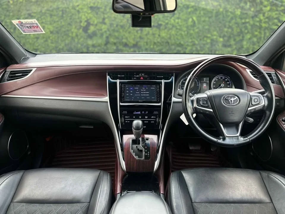 2014 Toyota Harrier III 2