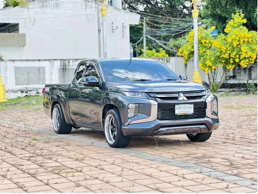 2022 Mitsubishi Triton V 2