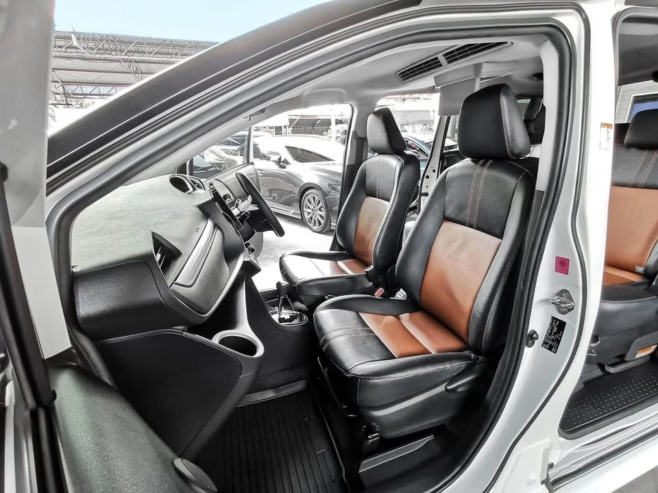 2016 Toyota Sienta II 2