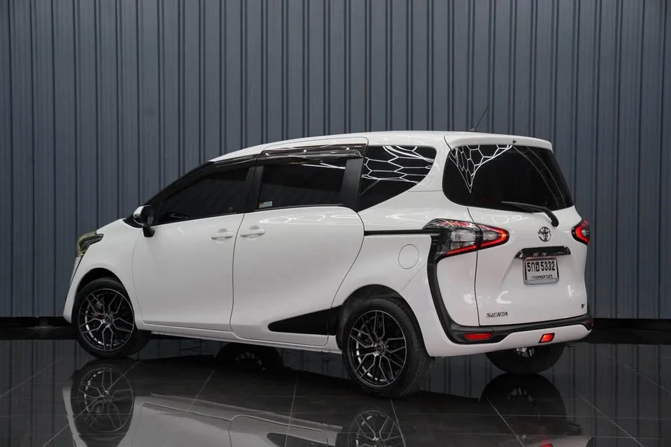 2017 Toyota Sienta II 2