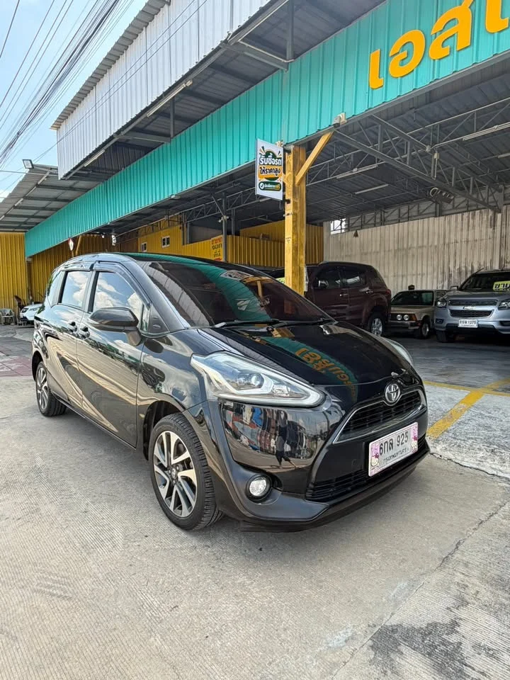 2017 Toyota Sienta II 3