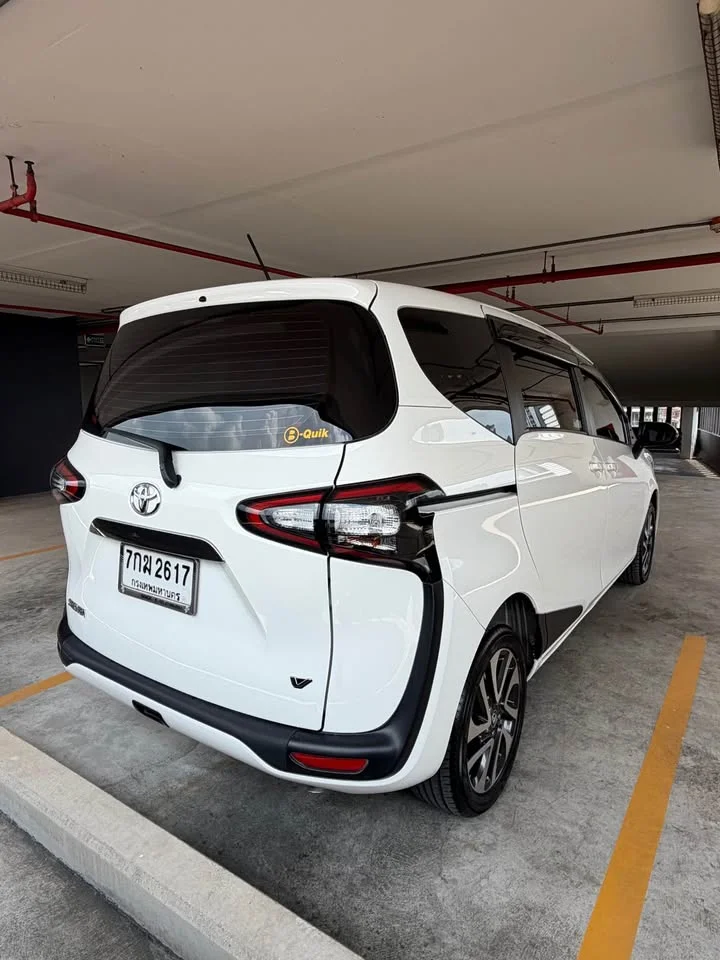 2017 Toyota Sienta II 2