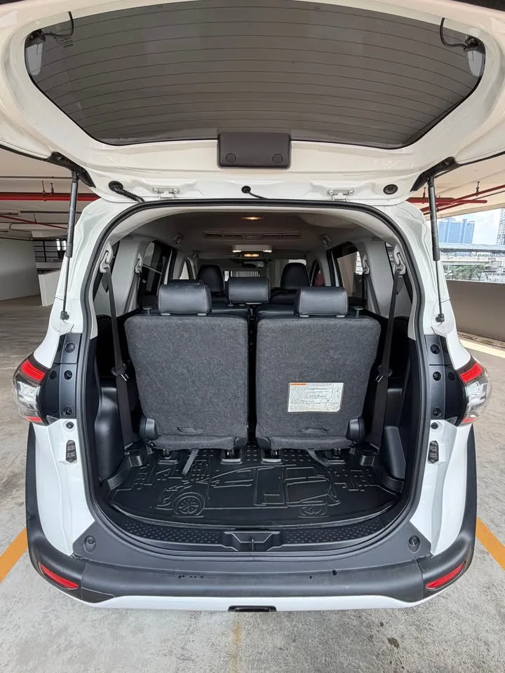 2017 Toyota Sienta II 3