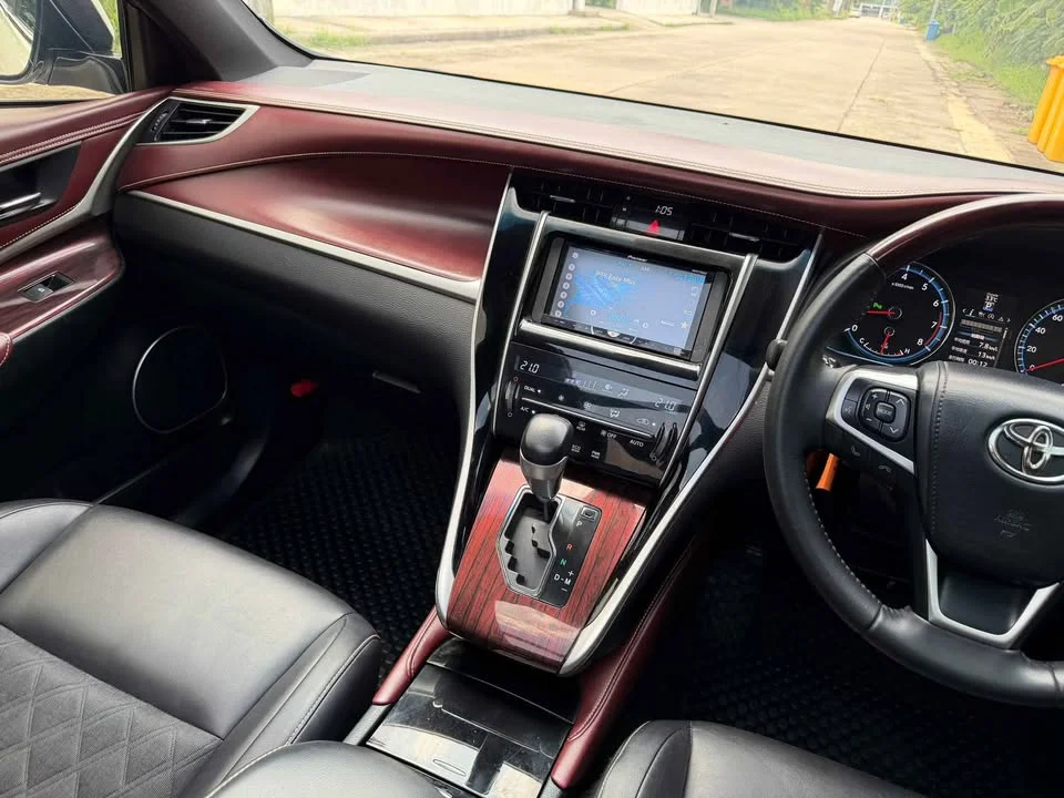 2015 Toyota Harrier III 2