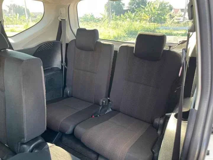 2017 Toyota Sienta II 3