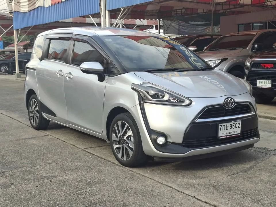2017 Toyota Sienta II 3