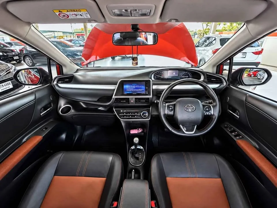2017 Toyota Sienta II 2