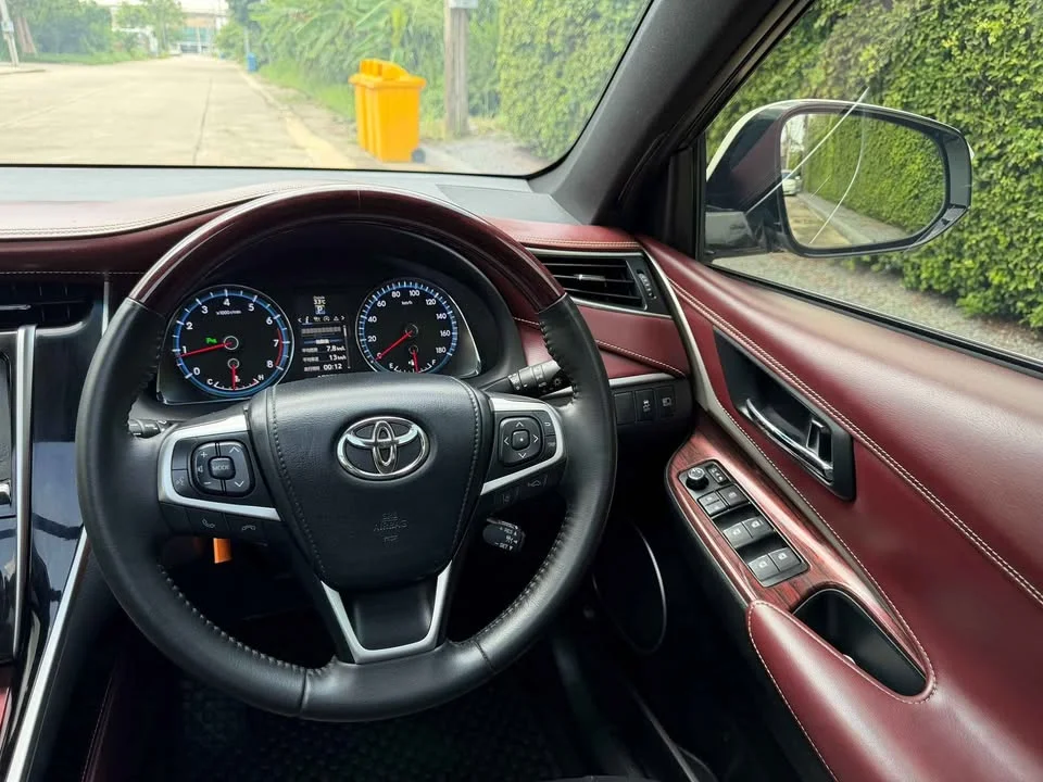 2015 Toyota Harrier III 2