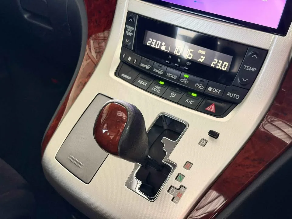 2011 Toyota Alphard, Vellfire II (AH20) 3