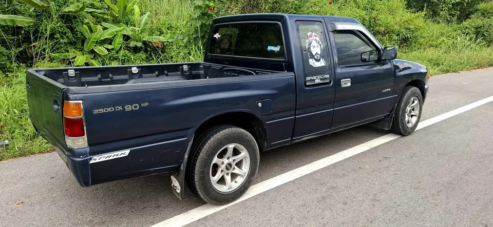 1995 Isuzu TFR III 2