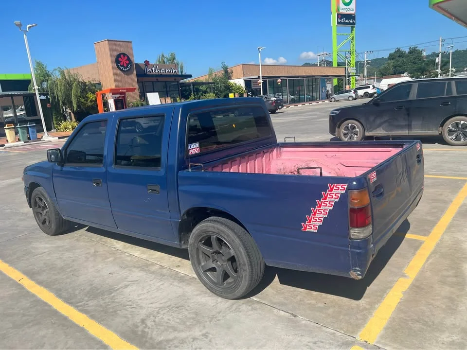 1997 Isuzu TFR III 2