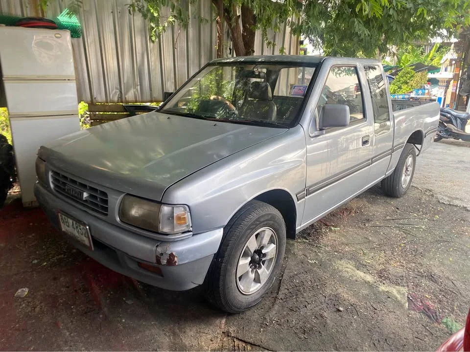 1996 Isuzu TFR III 2