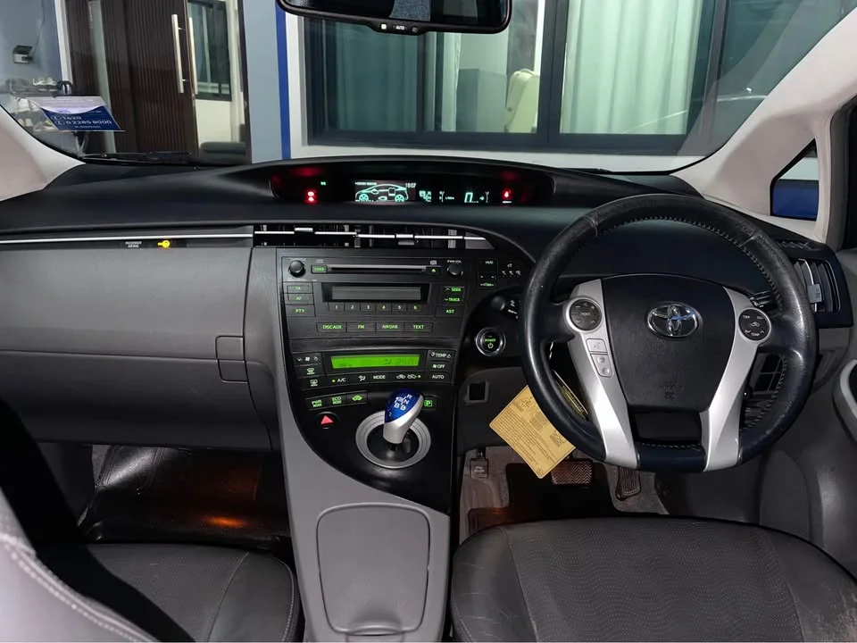 2011 Toyota Prius III 3