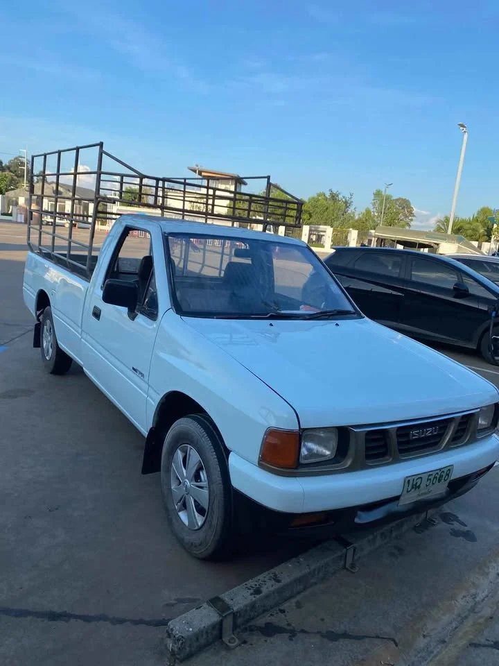 1990 Isuzu TFR III 2