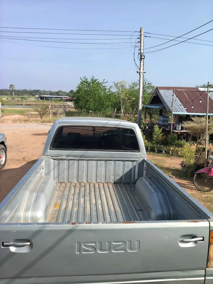 1996 Isuzu TFR III 2