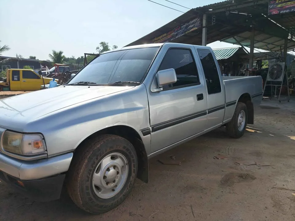 1996 Isuzu TFR III 3