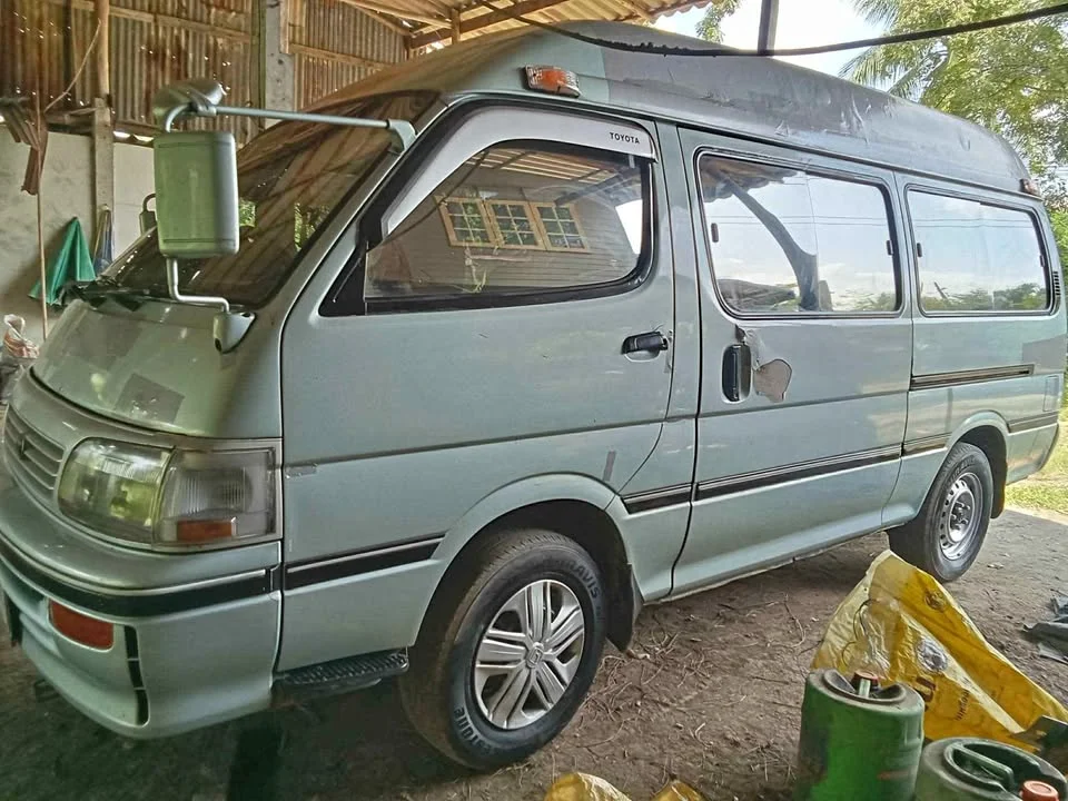 Toyota Commuter IV (H100) 2
