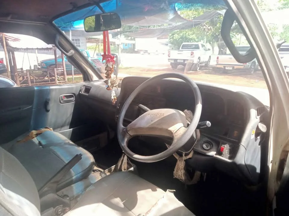 Toyota Commuter IV (H100) 2