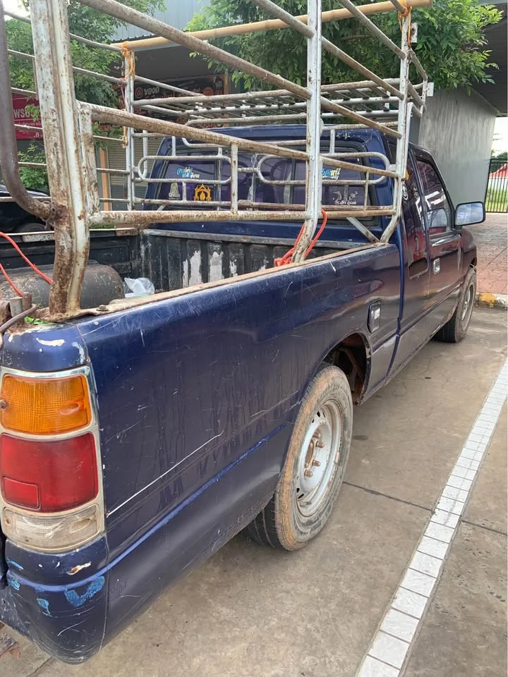 Isuzu TFR III 2