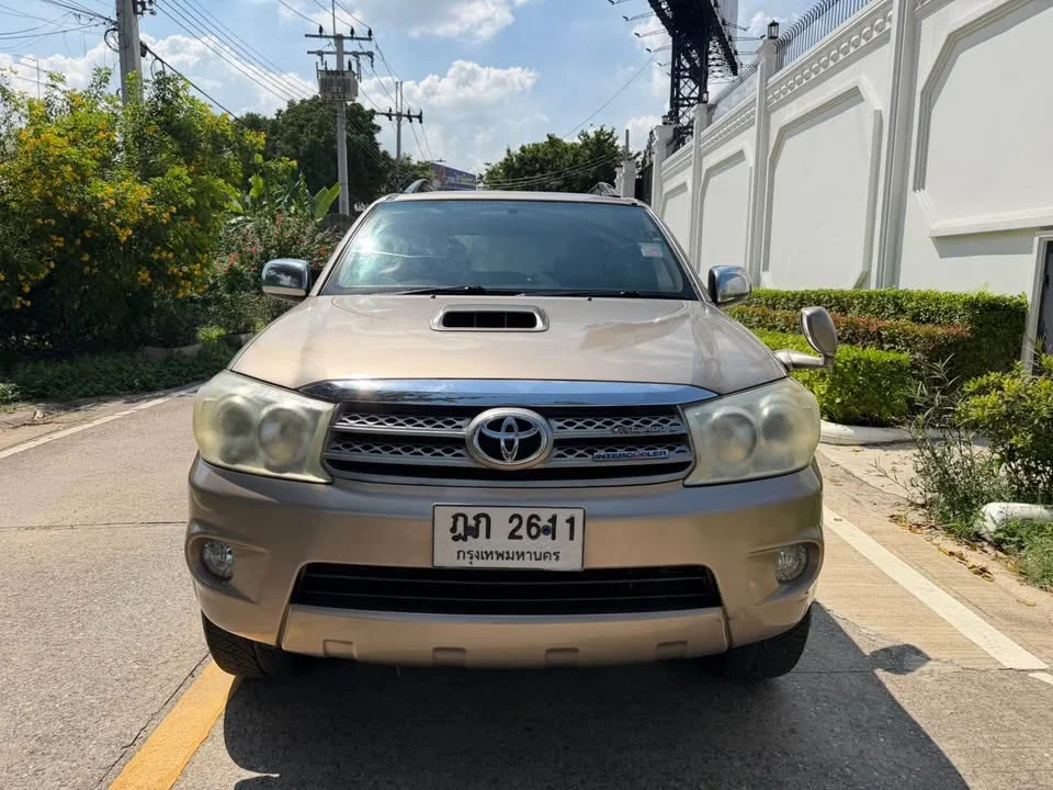 2010 Toyota Fortuner I 2