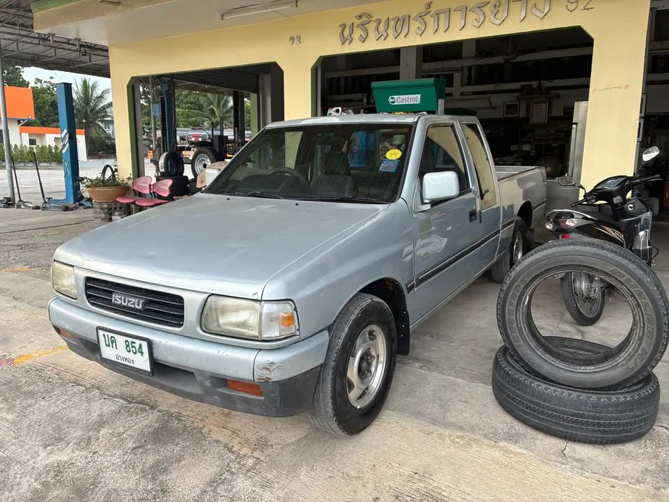 1997 Isuzu TFR III 3
