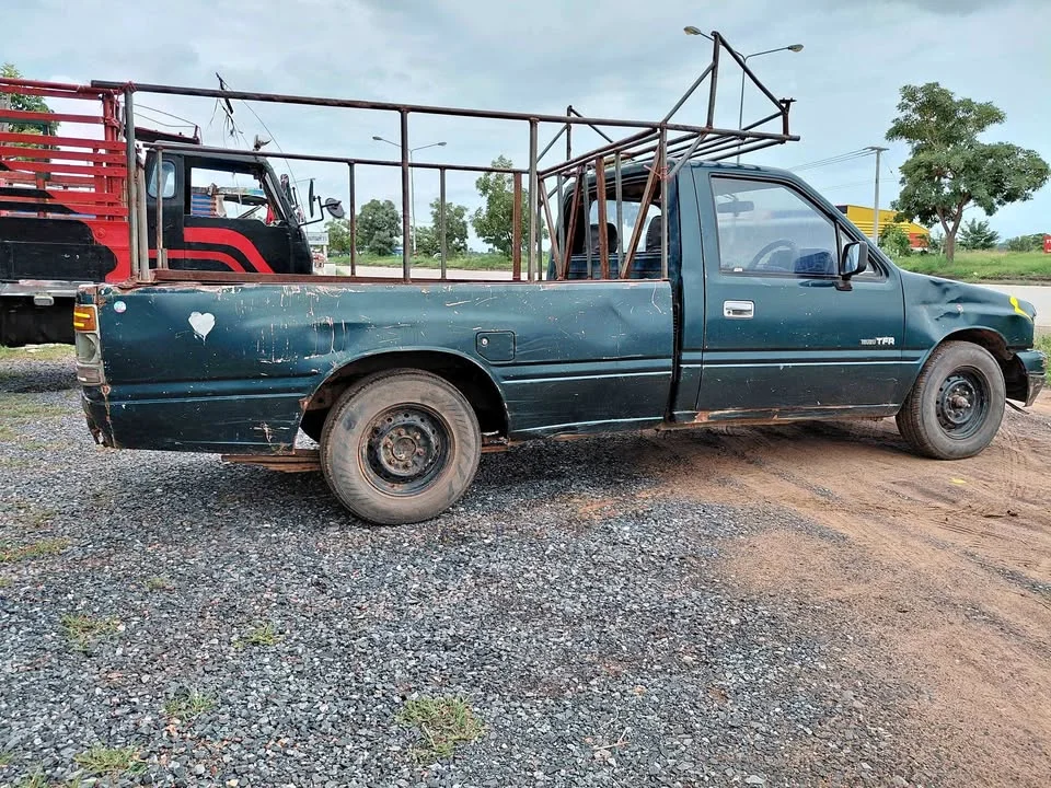 1990 Isuzu TFR III 3