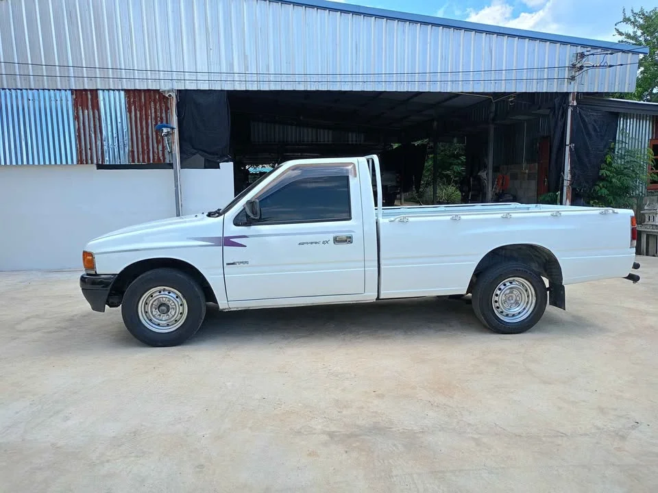 2004 Isuzu TFR III 3