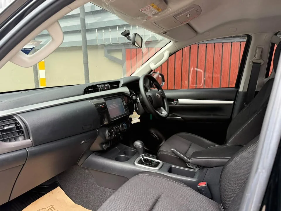2020 Toyota Hilux VIII 2